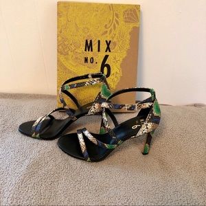 New multicolor stilettos heels blue snake skin 7.5